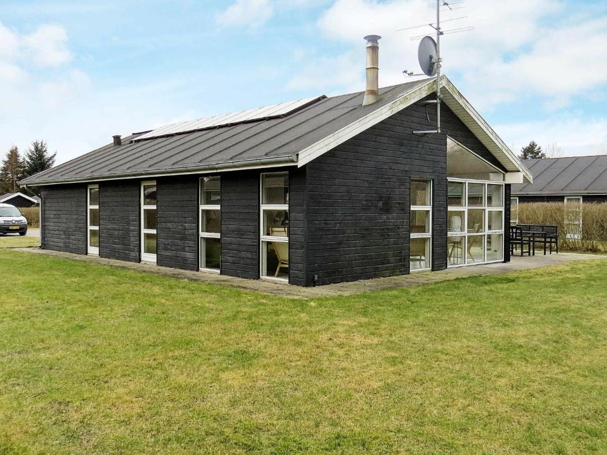 8 Person Holiday Home In Hals エクステリア 写真